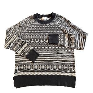 Northern Reflections super soft crew neck sweater black and white pattern size M
